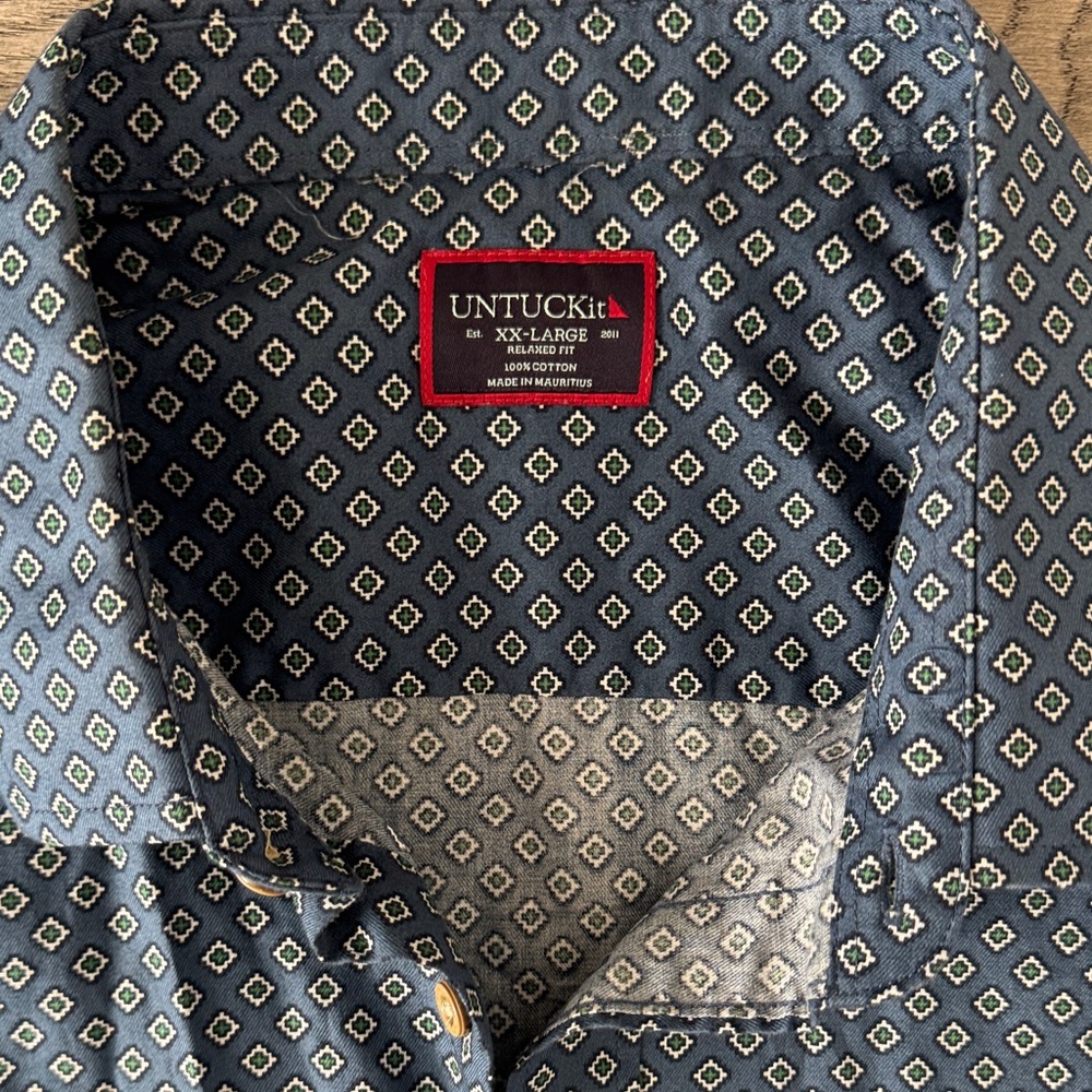 🌼UNTUCKit🌼 Blue Geometric Button Down Shirt, Size XXL - Picture 2 of 7
